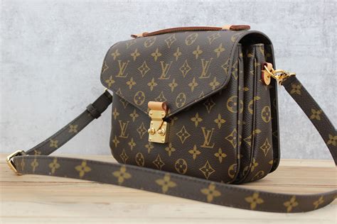 celebrity lv pochette metis|louis vuitton pochette metis strap.